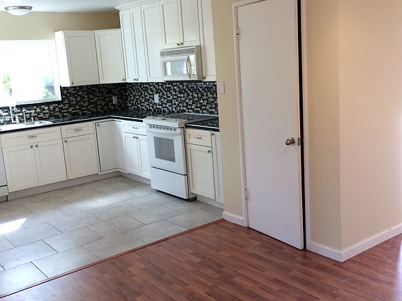 3rd image of 1437 Sierra Dr