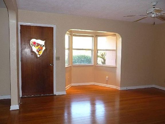 2nd image of 1725 San Mateo Dr