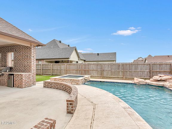 4th image of 411 Misty Wind Dr