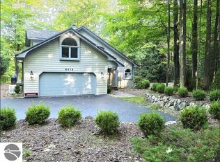 6015 N Slope Dr, Bellaire, MI 49615