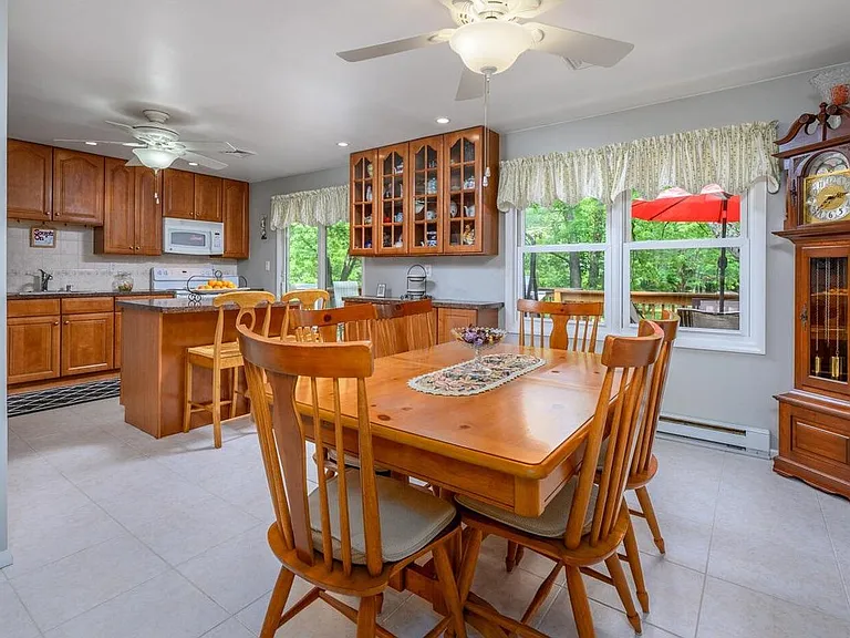 395 Cook Rd — Photo 3