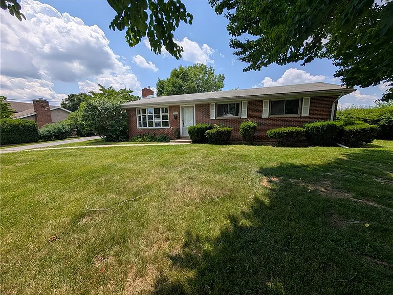 230 Diamond St — Photo 3