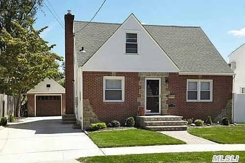 3rd image of 302 S 8th St