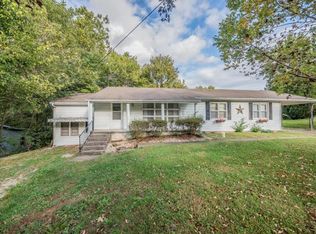 809 S Jackson St, Mc Leansboro, IL 62859