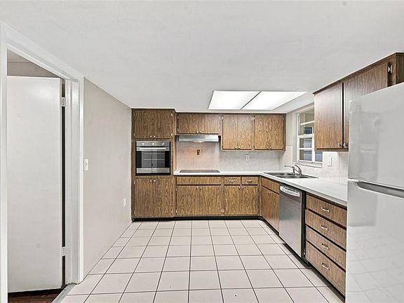 5th image of 8936 WINDSONG LANE