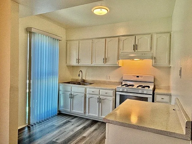 815 N Rose Ave #L8 — Photo 10