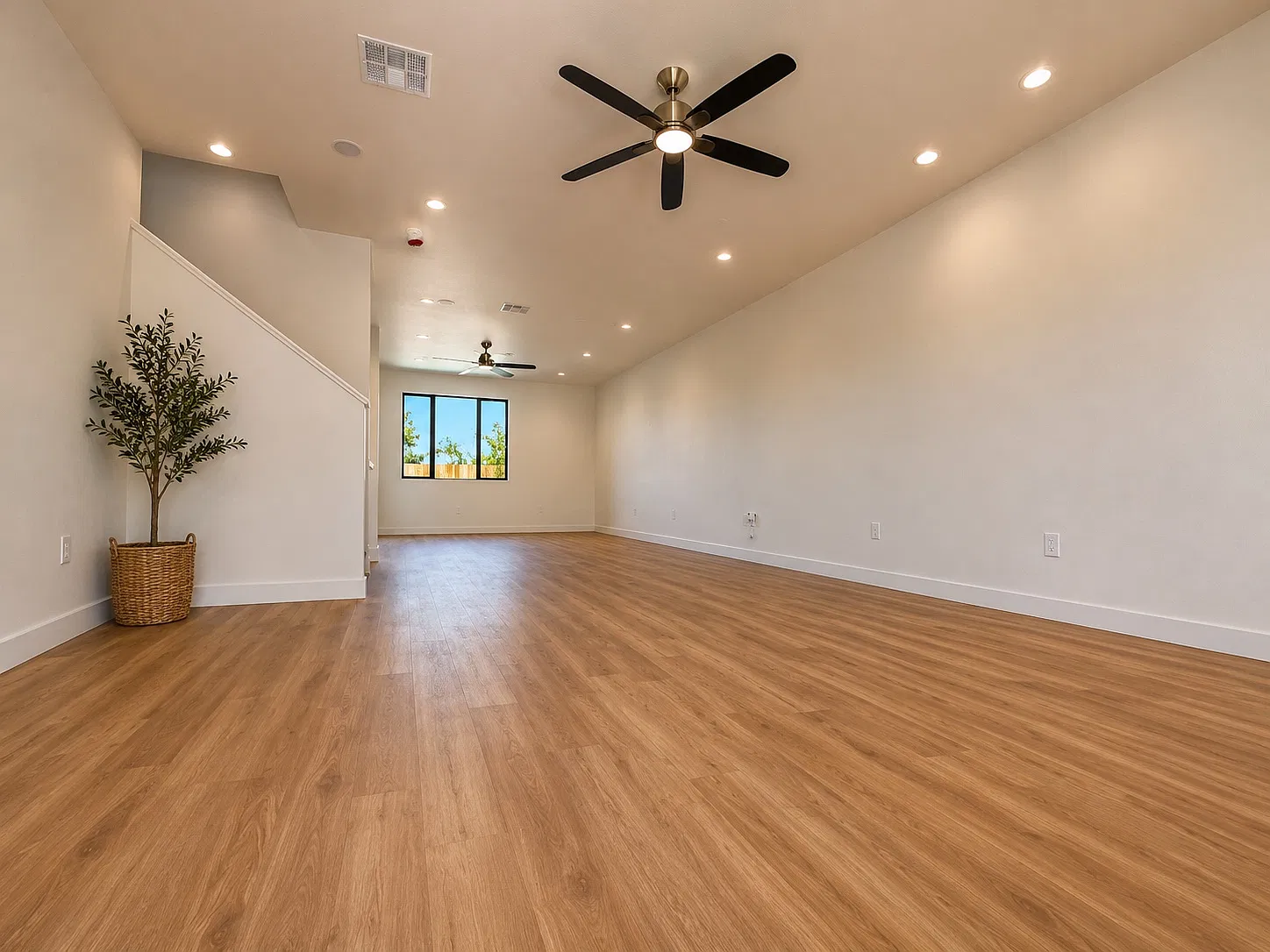 4 bed, 3.5 bath, 2965 sqft, $3,800 — Photo 2