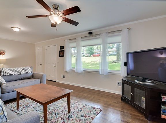 3rd image of 704 Rockwood Dr