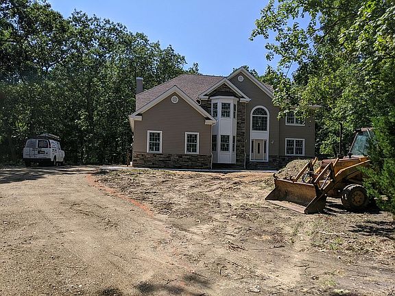 4th image of 5 Oakland Dr