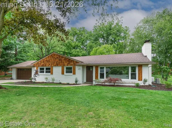 1430 Stockport Dr, Rochester Hills, MI 48309