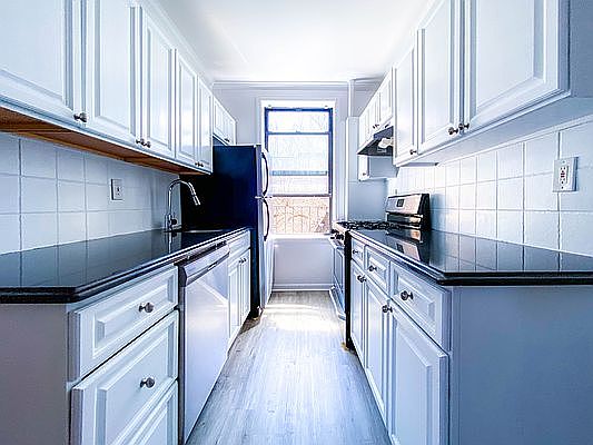 4th image of 2409 28th St APT 3
