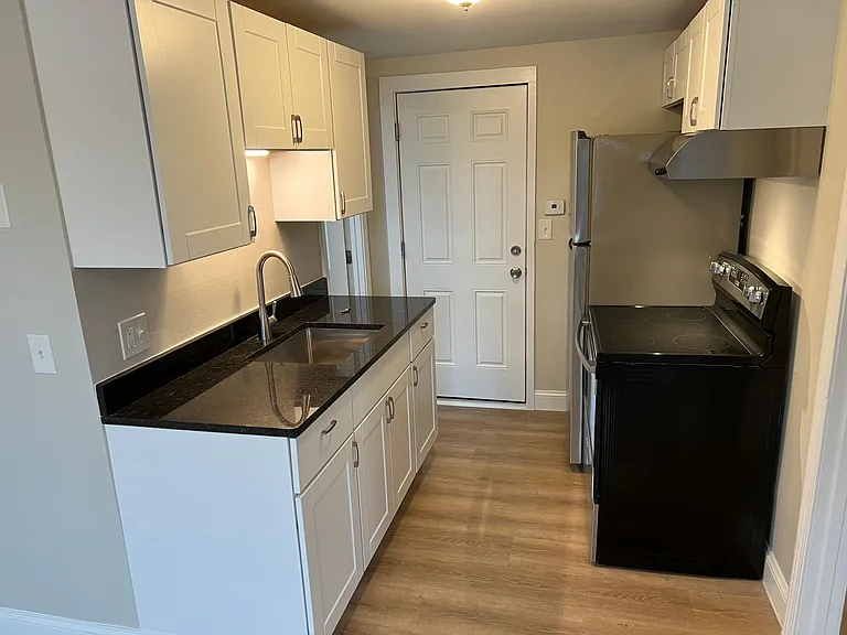 39 Franklin St #202 — Photo 1