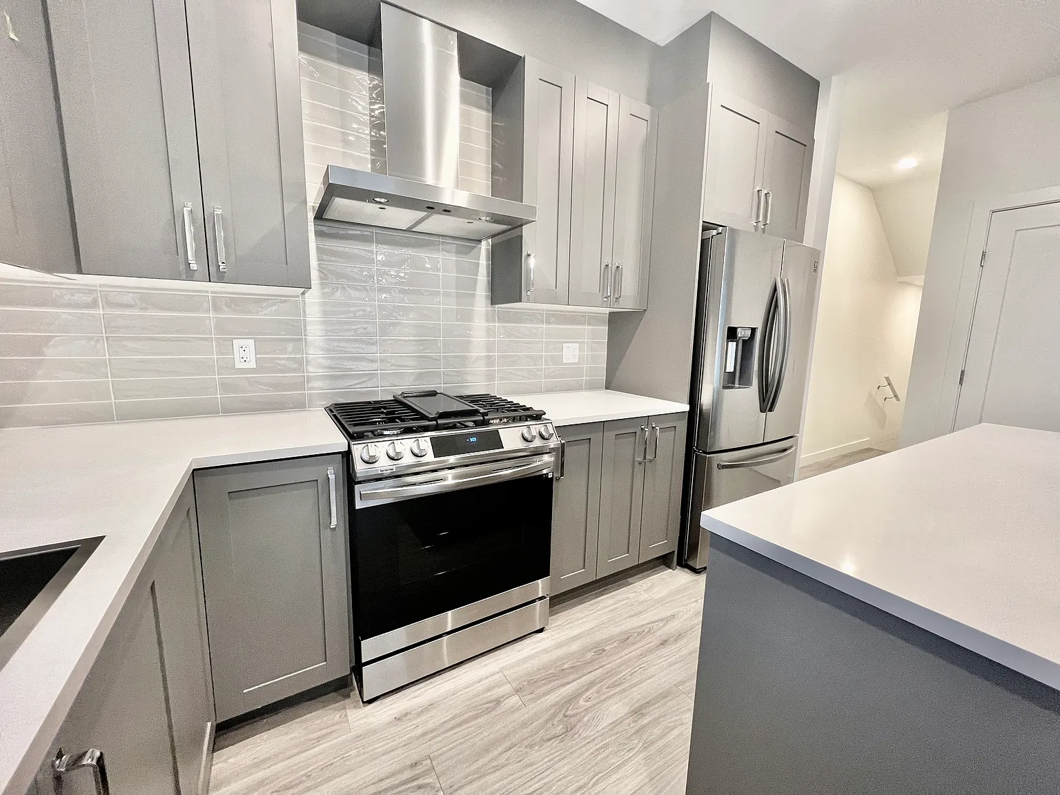 3 bed, 2.5 bath, 1333 sqft, $3,400 — Photo 2