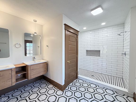 3rd image of 2505 E 17th St