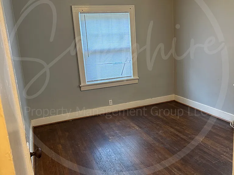 2404 E 67th Ter — Photo 24
