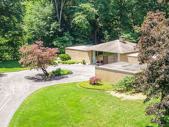 2nd image of 1185 Point O Woods Dr