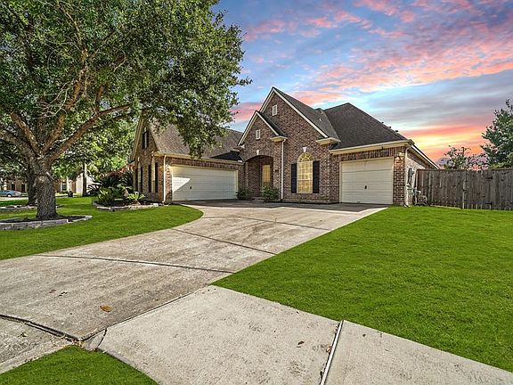 3rd image of 8006 Upland Park Court