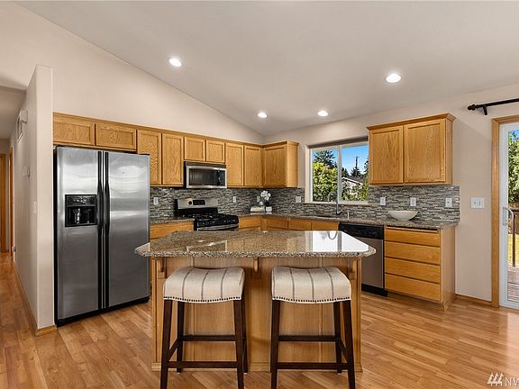 Open kitchen is perfect for entertaining. All kitchen appliances stay.