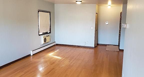 3rd image of 6031 N Wolcott Ave #302