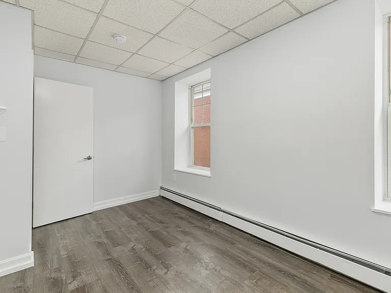 131 Essex St #33 — Photo 8