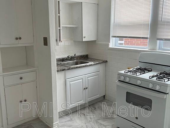 3rd image of 3928-3930 Dunnica Ave