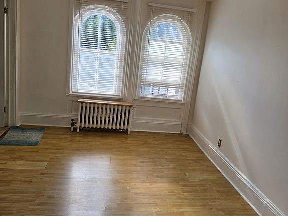 2nd image of 17 Alexander St #3