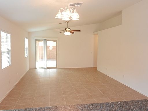 5th image of 900 W Broadway Ave