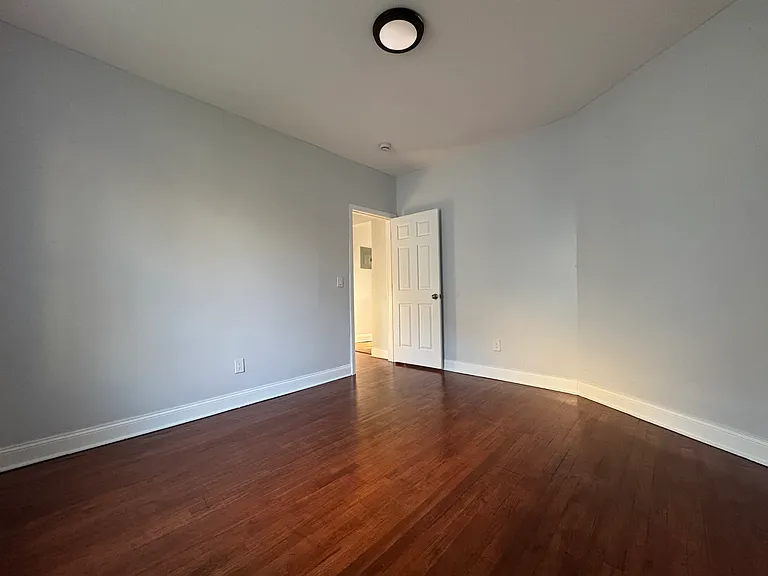 19 Laurel St #2 — Photo 8