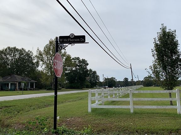 5th image of 557 McPherson Dr