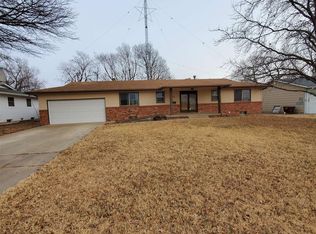 1148 N Country Acres Ave, Wichita, KS 67212