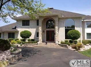1860 Rockdale Ct, Bloomfield Hills, MI 48302