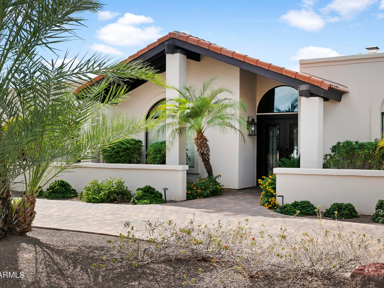 4 bed, 2.5 bath, 2519 sqft, $5,000 — Photo 2