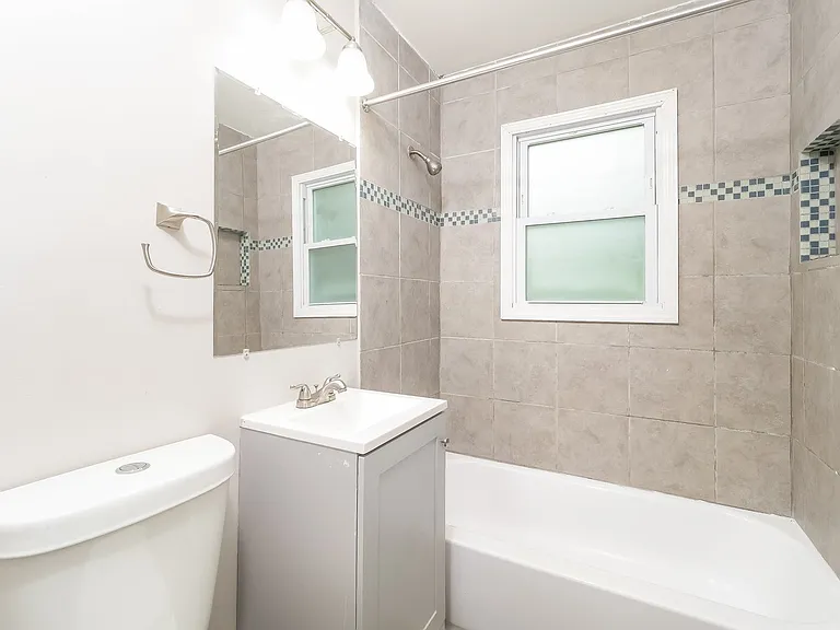 1549431_025_main_bathroom_13218277.jpg