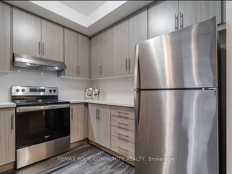30 Hamilton St S #307 — Photo 2