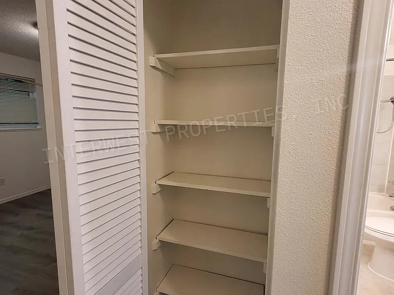 4700 Falls View Ave #4 — Photo 15