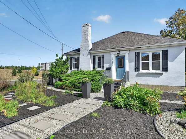 1518 Monaghan Rd, Peterborough, ON K9J 5N4