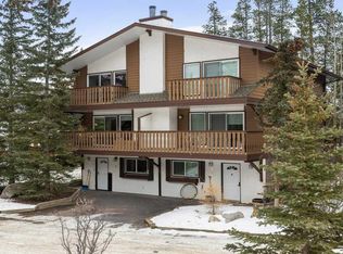 1061 W Evergreen Cir #1, Canmore, AB T1W2R2