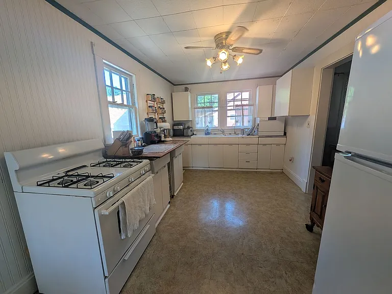 206 E Main St — Photo 29