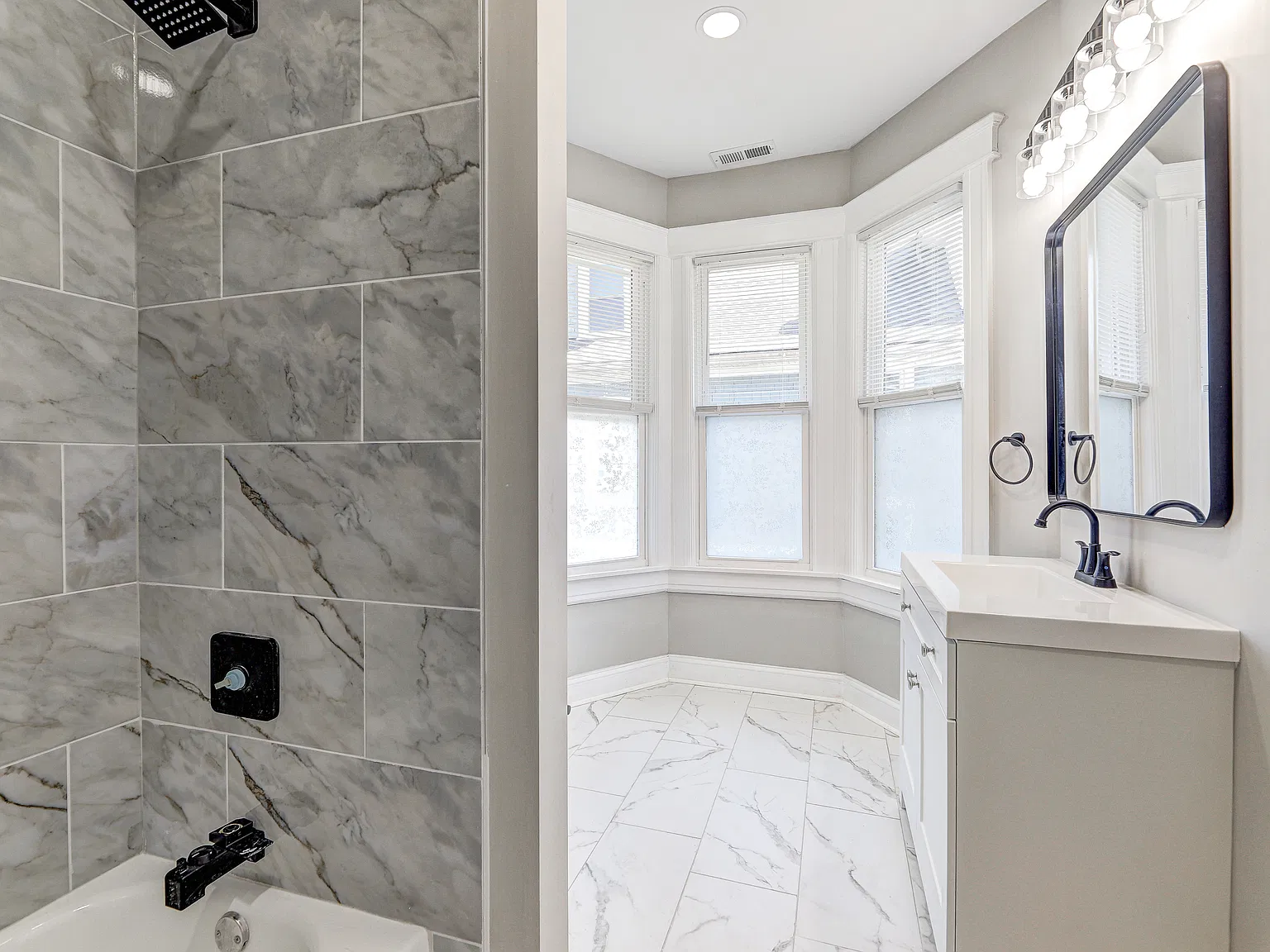 10 bed, 5.5 bath, 3833 sqft, $8,850 — Photo 4