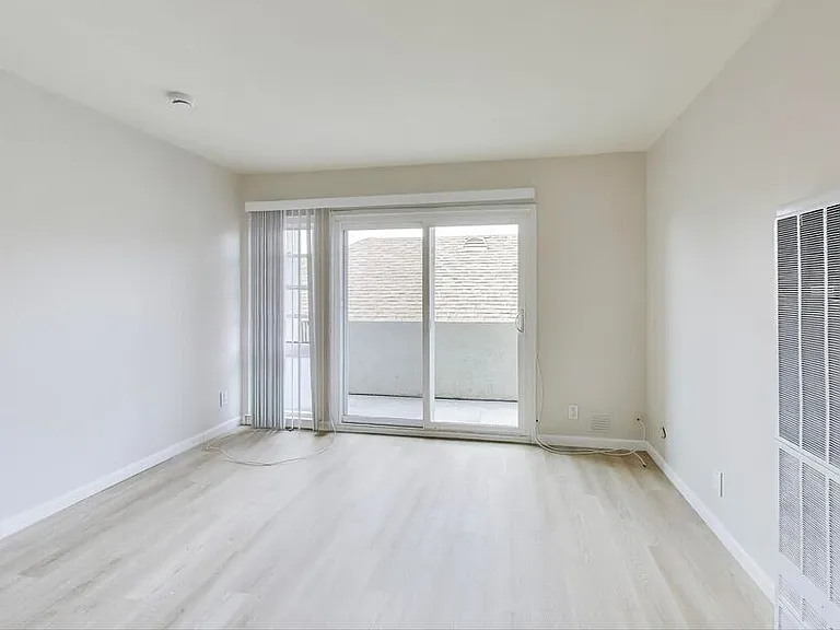 450 Alcatraz Ave #12 — Photo 1
