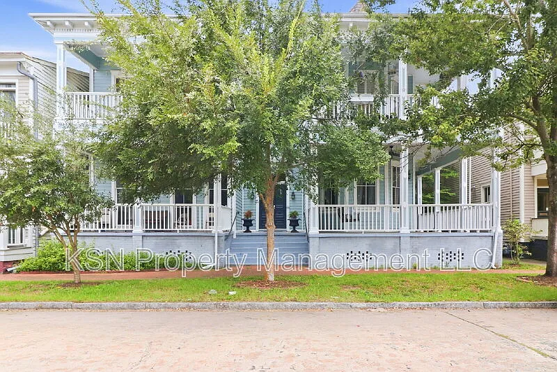 216 W Park Ave #B