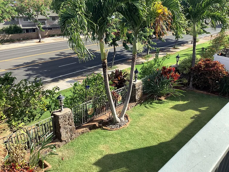 backyard (with yard maintenance included)