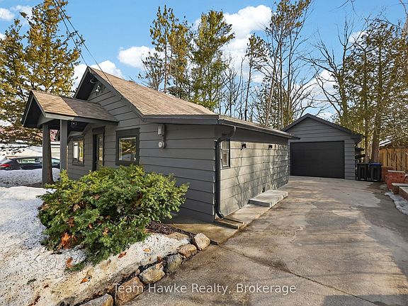 3rd image of 283 Tiny Beaches Rd S