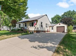 718 3rd St, Kalona, IA 52247
