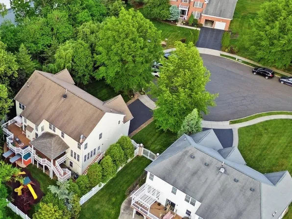 2780 Honeysuckle Ln, Huntingdon Valley, PA 19006