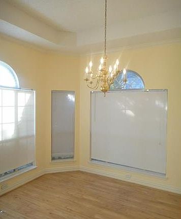5th image of 919 E Grubb Dr