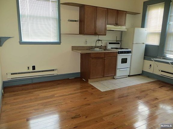 5th image of 644 Oradell Ave APT 9