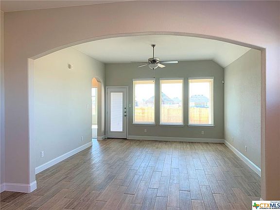 3rd image of 1347 Hillsong St