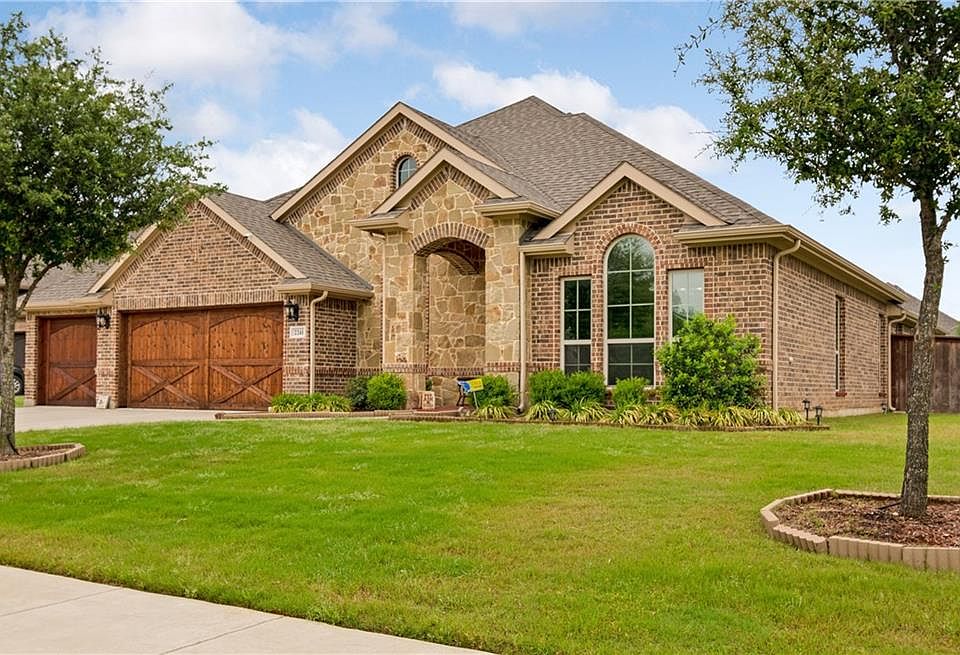 1st image of 2241 Clarebrooke Dr
