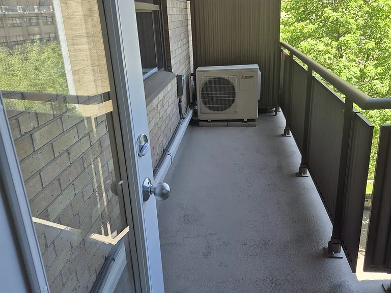 2515 Bathurst St — Photo 17